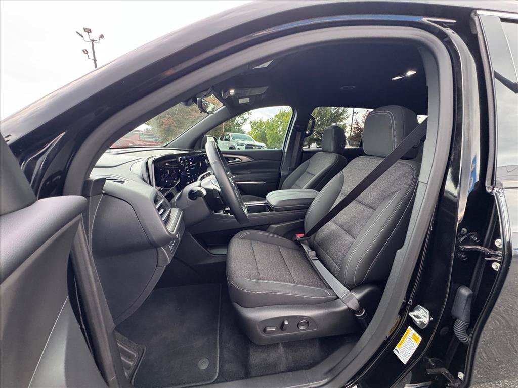 Used 2026 Chevrolet Traverse LT w/ Driver Confidence Package FWD image 17