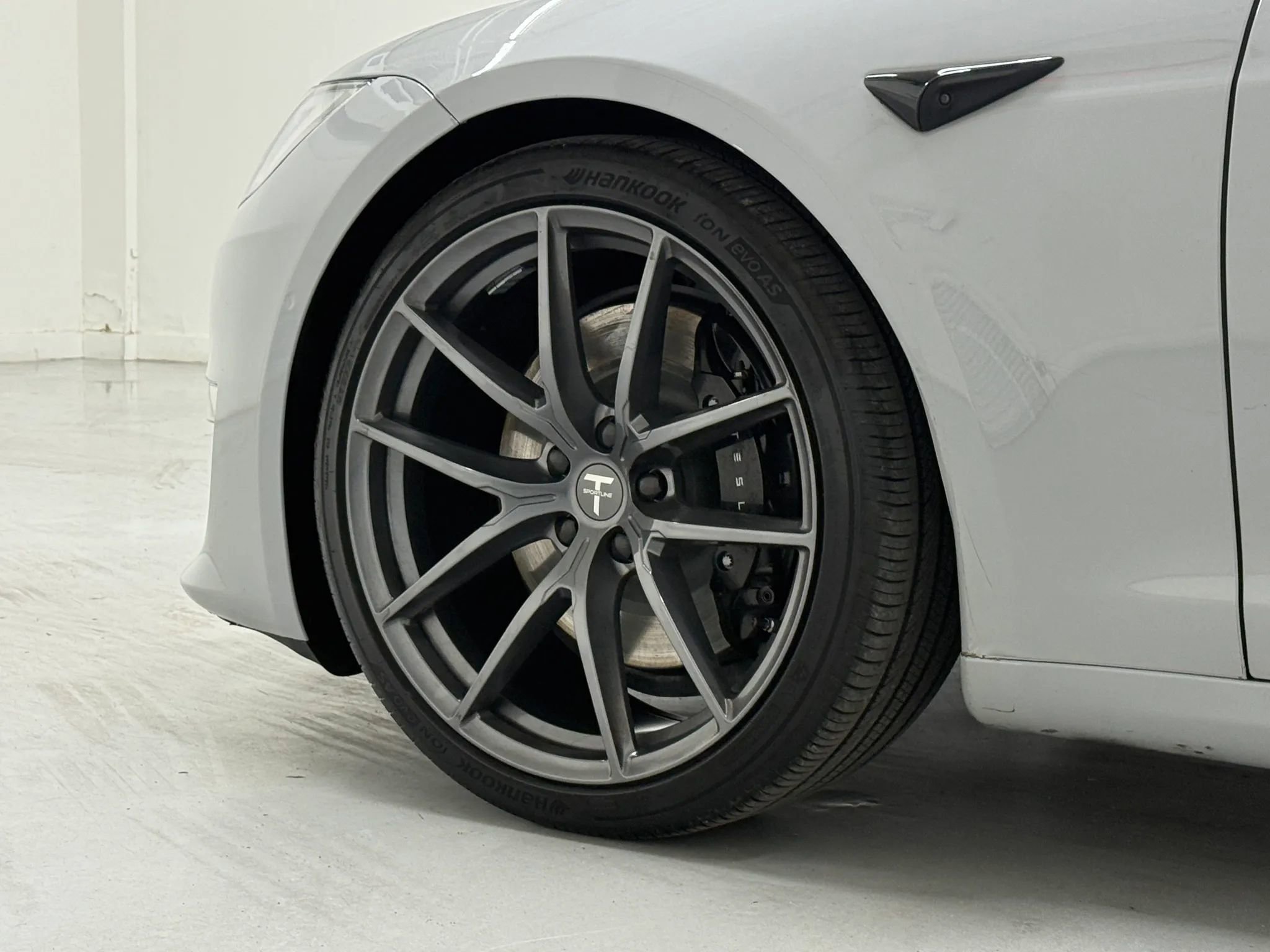 Used 2022 Tesla Model S Plaid image 38