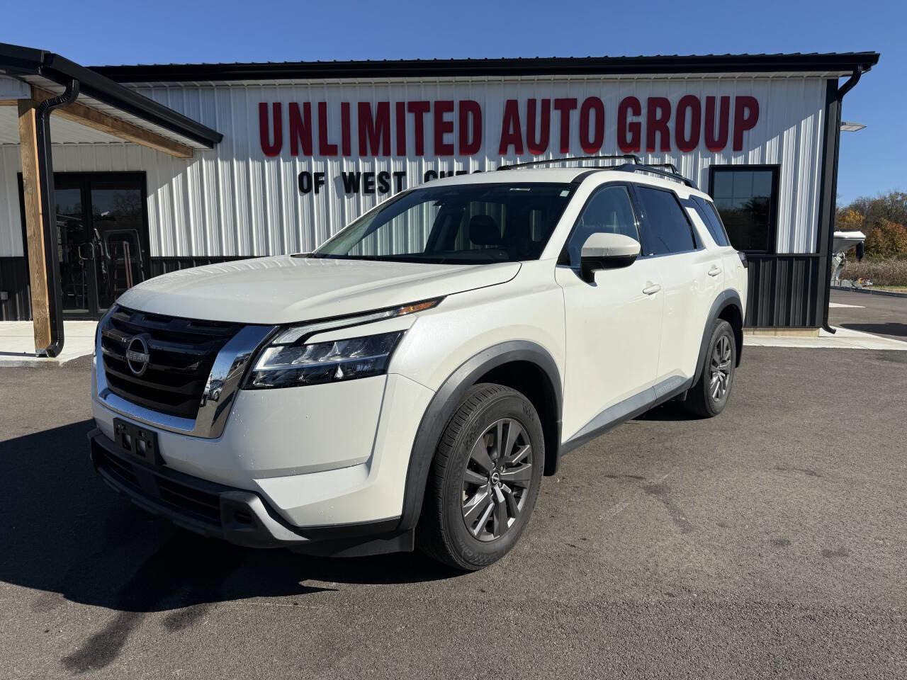 Used 2022 Nissan Pathfinder SV image 1