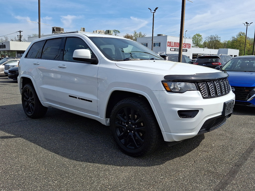 Used 2018 Jeep Grand Cherokee Altitude AWD/4WD image 7