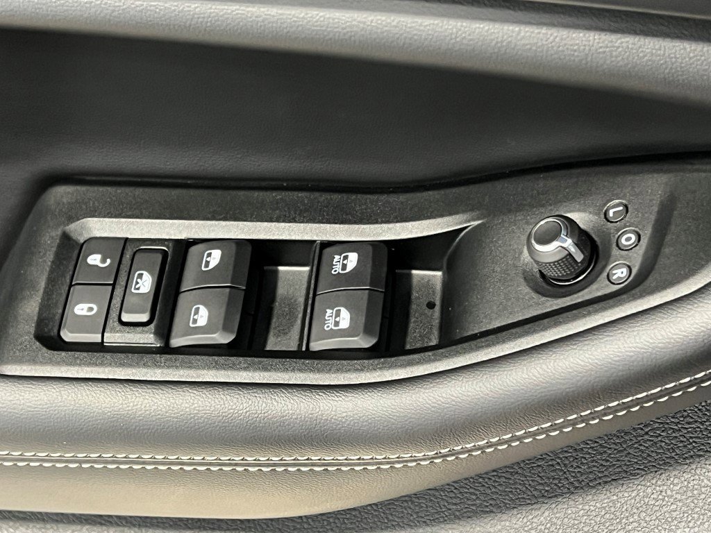 New 2025 Jeep Grand Cherokee Altitude image 26