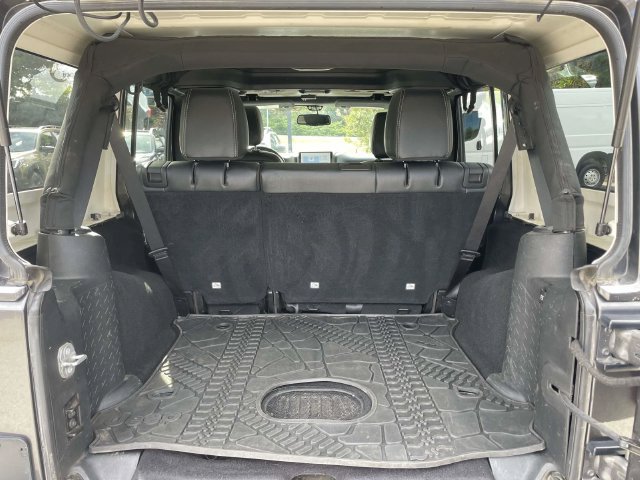 Used 2017 Jeep Wrangler Unlimited Sahara w/ Connectivity Group AWD/4WD image 13
