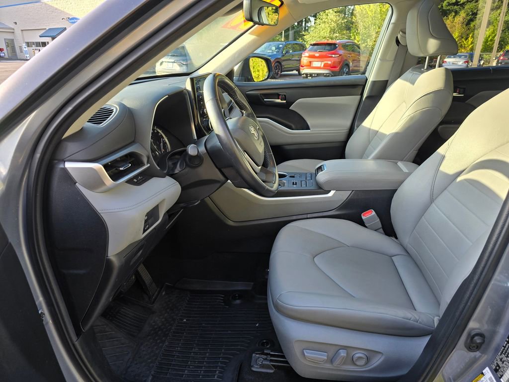 Used 2022 Toyota Highlander XLE image 12