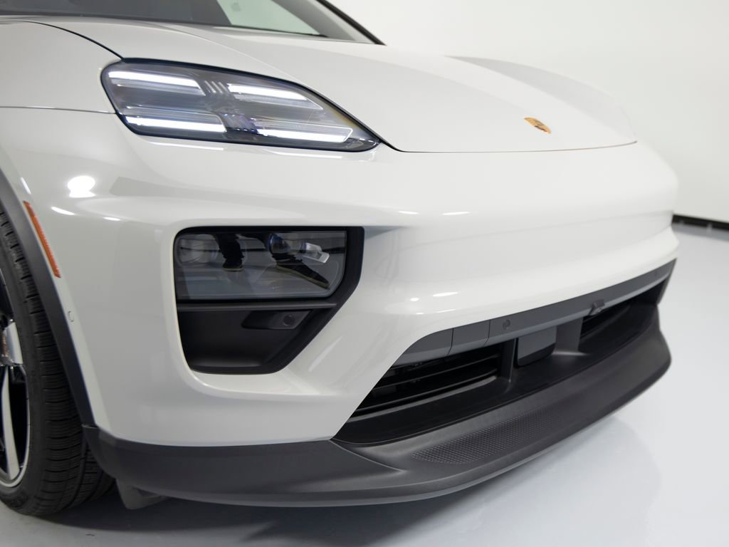 New 2026 Porsche Macan 4 Electric image 40