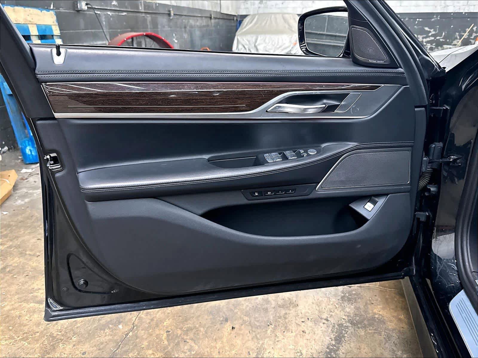 Used 2022 BMW 740i w/ M Sport Package RWD image 24