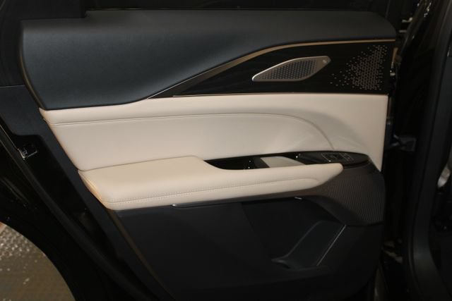 New 2026 Cadillac Lyriq Signature Luxury w/ Nappa Leather Package AWD/4WD image 34