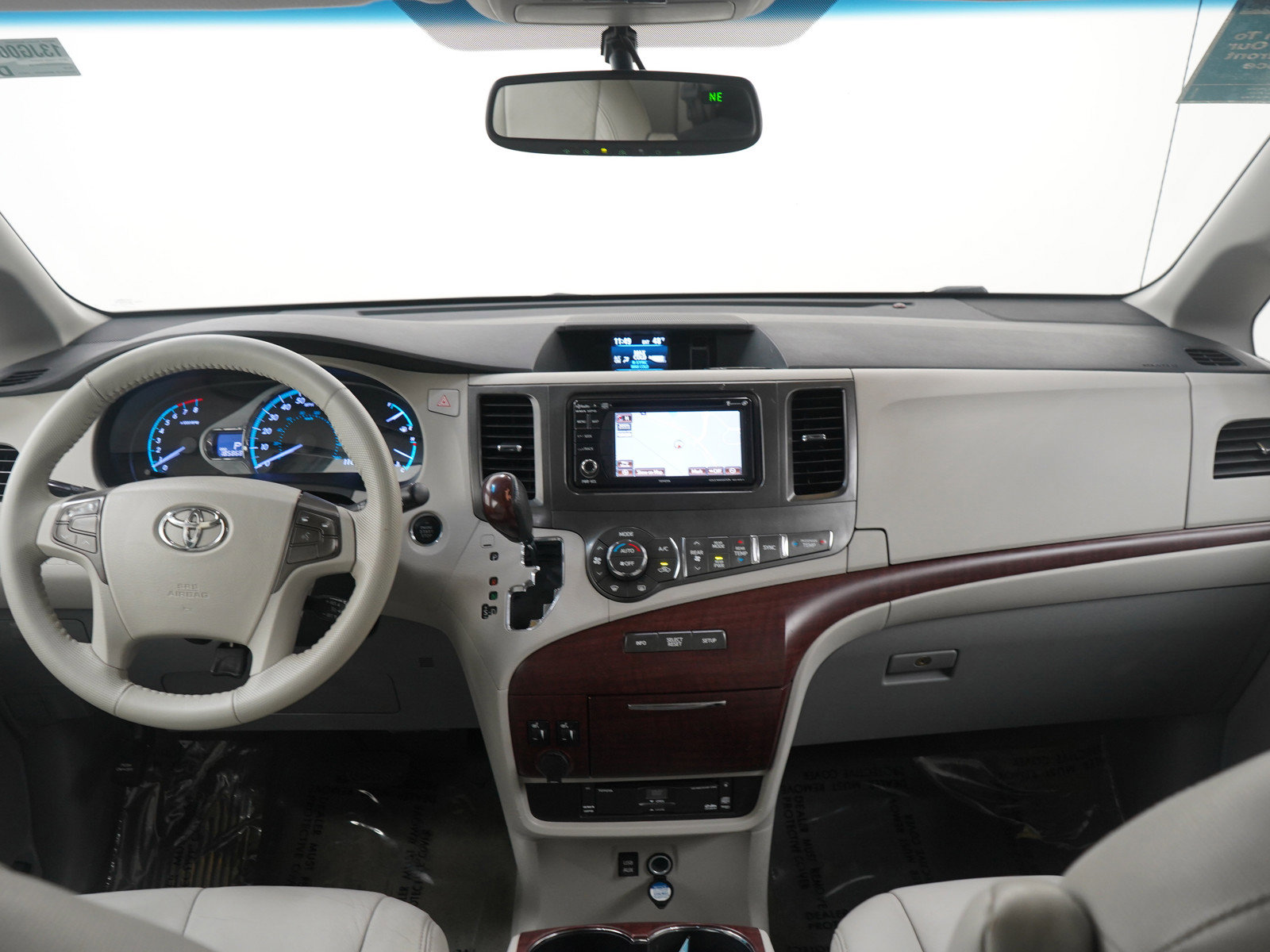 Used 2013 Toyota Sienna XLE w/ Entertainment Pkg FWD image 14