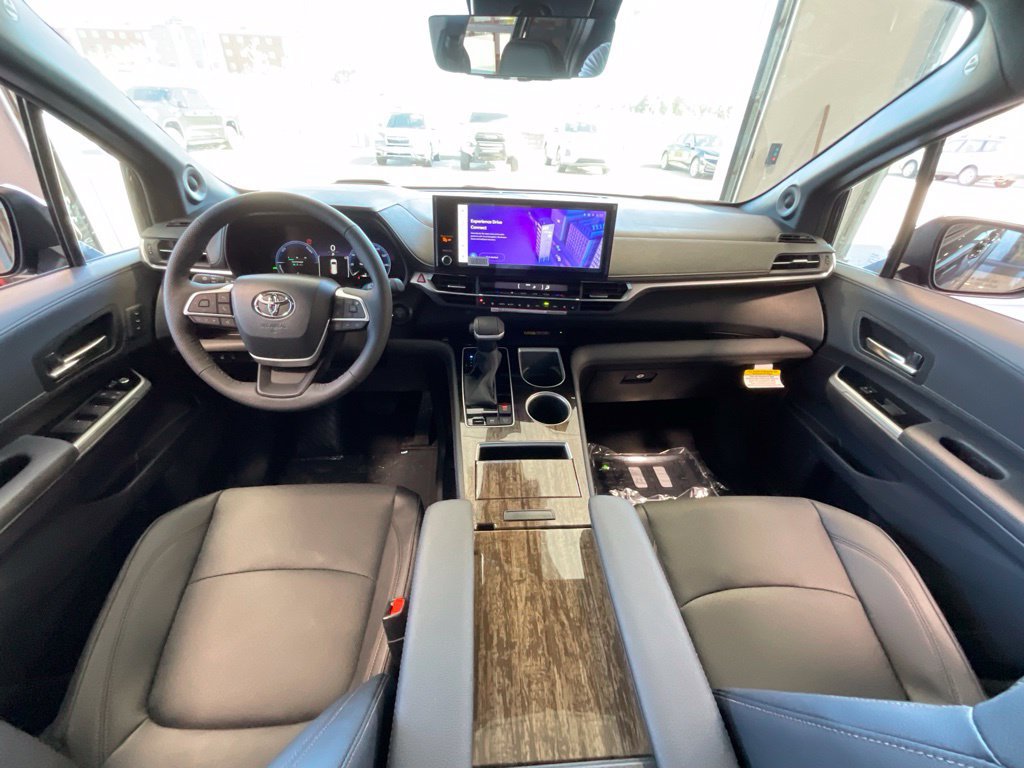 New 2026 Toyota Sienna Platinum AWD/4WD image 7