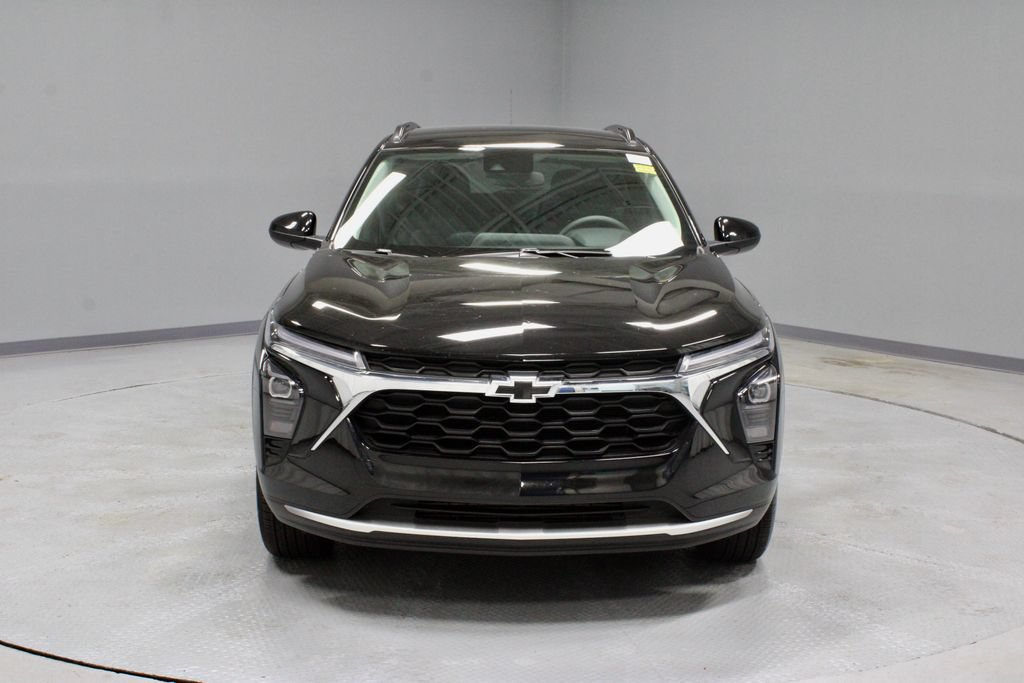 Used 2025 Chevrolet Trax LT FWD image 5