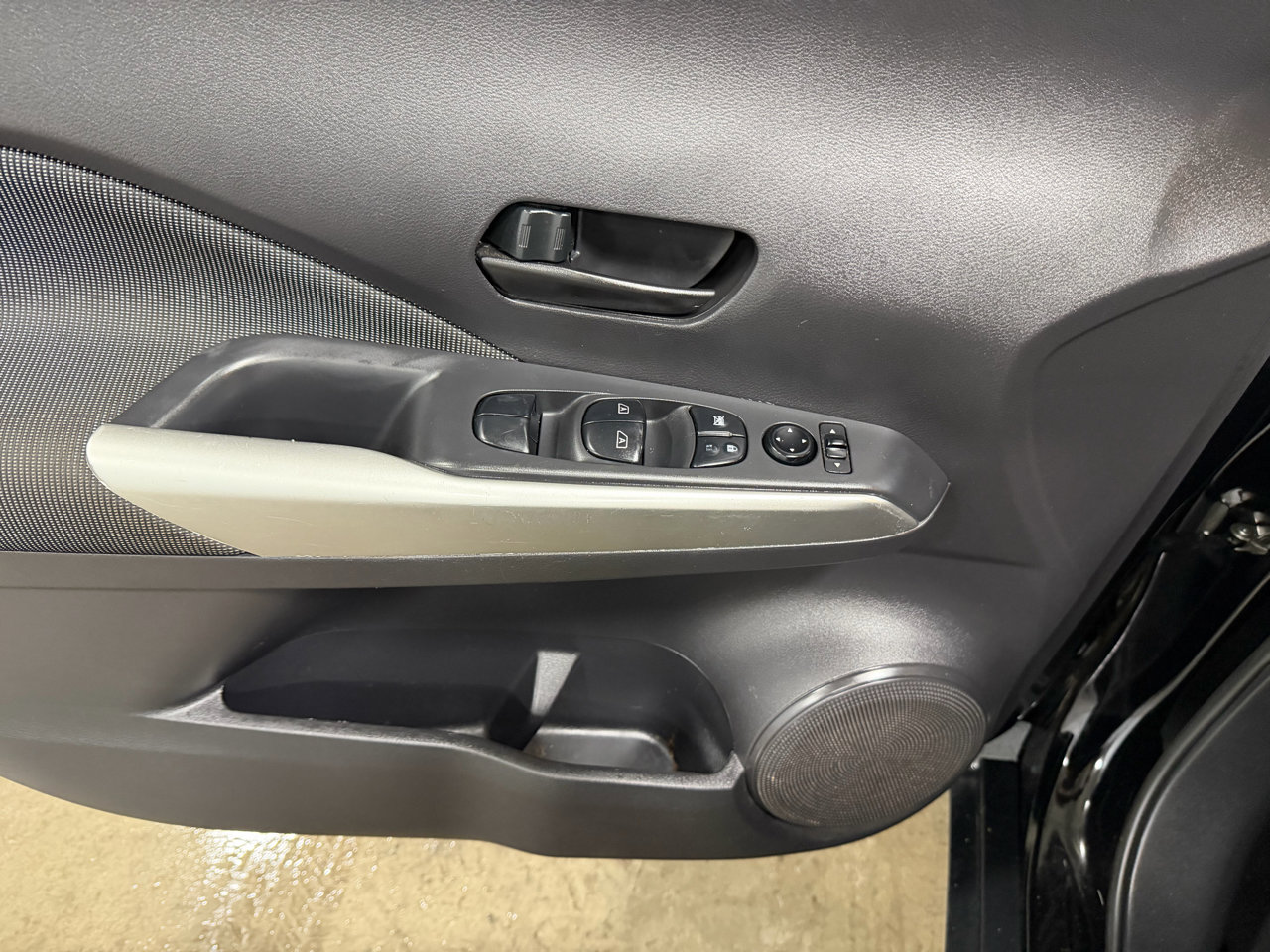 Used 2020 Nissan Kicks S image 10