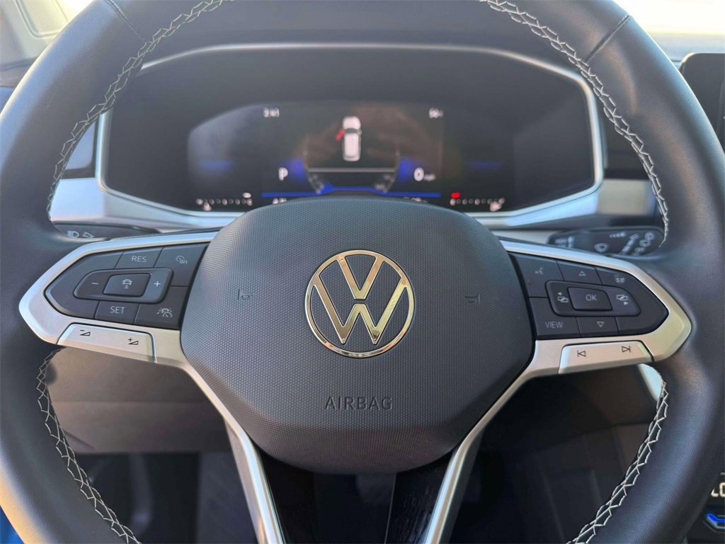 Used 2025 Volkswagen Taos SE w/ Panoramic Sunroof Package image 15