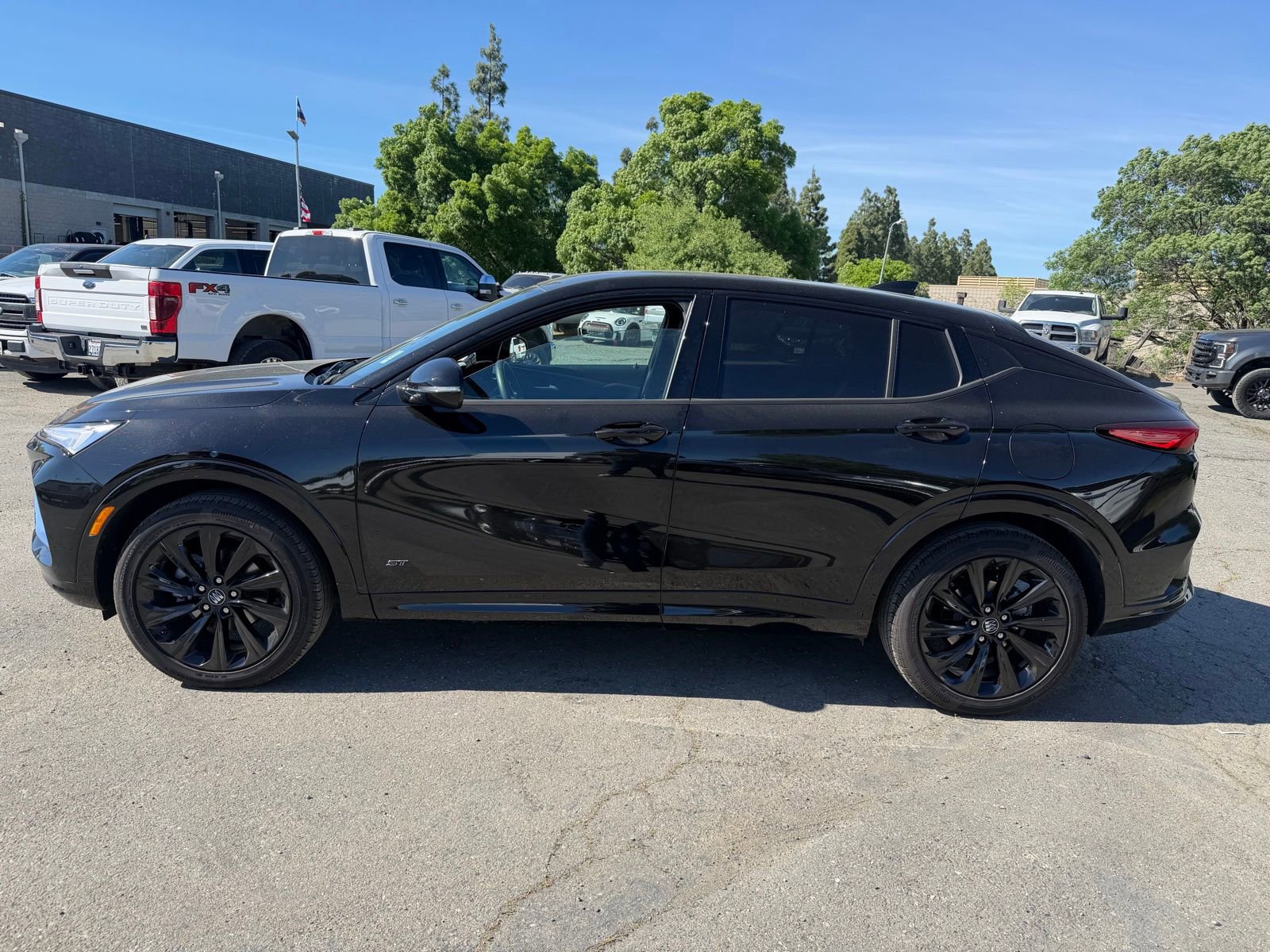 Used 2025 Buick Envista Sport Touring w/ Experience Buick Package image 2