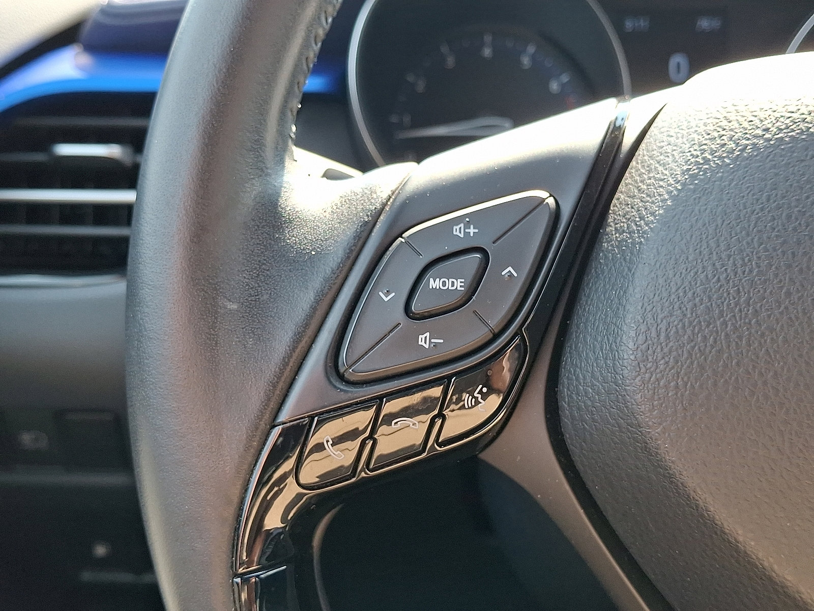 Certified 2020 Toyota C-HR XLE image 21