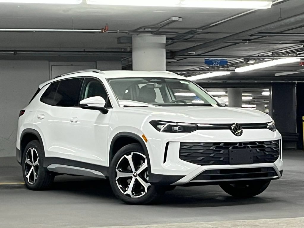 New 2026 Volkswagen Tiguan SE FWD image 2