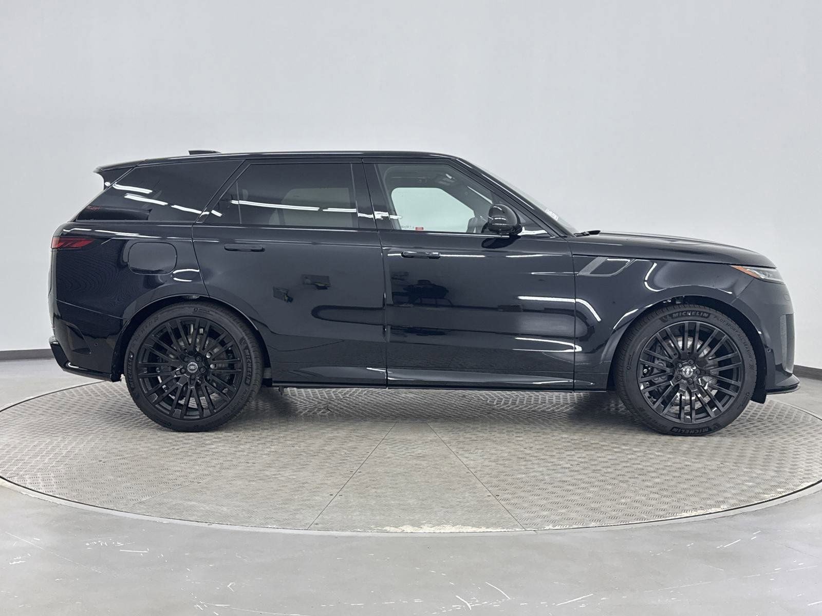 New 2025 Land Rover Range Rover Sport SV Edition Two image 8