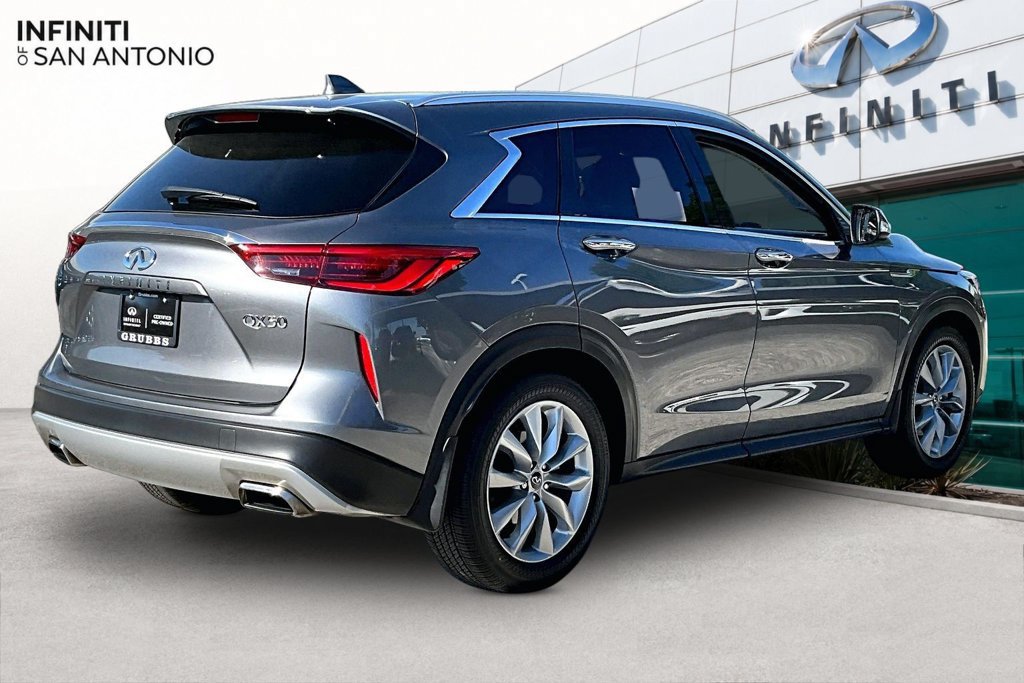 Used 2019 INFINITI QX50 Luxe w/ Navigation Package FWD image 2