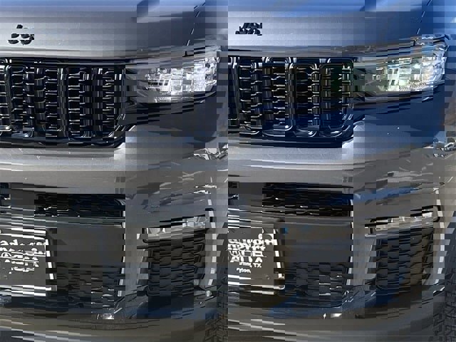 Used 2023 Jeep Grand Cherokee L Limited w/ Black Appearance Package image 9