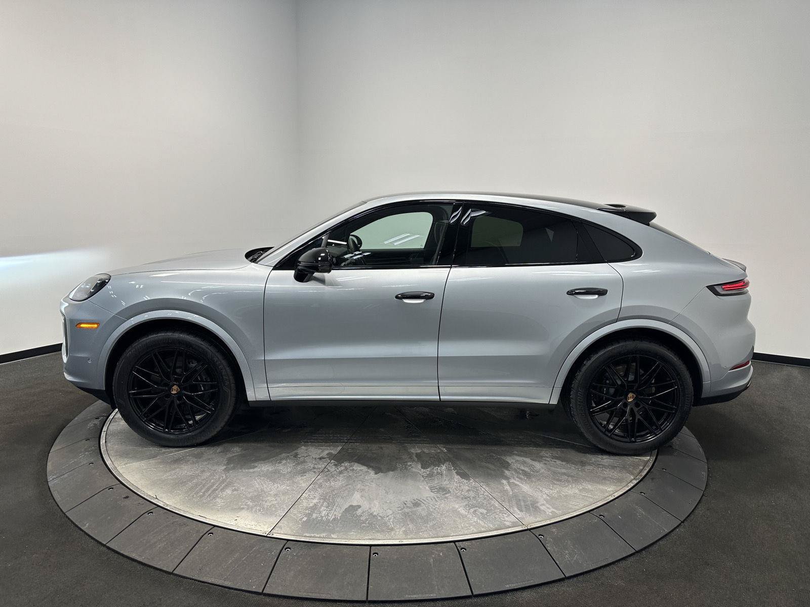 New 2026 Porsche Cayenne Coupe AWD/4WD image 2