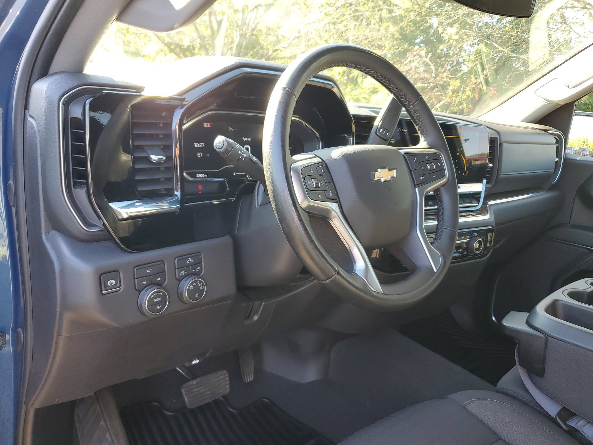 Used 2024 Chevrolet Silverado 1500 LT AWD/4WD image 16