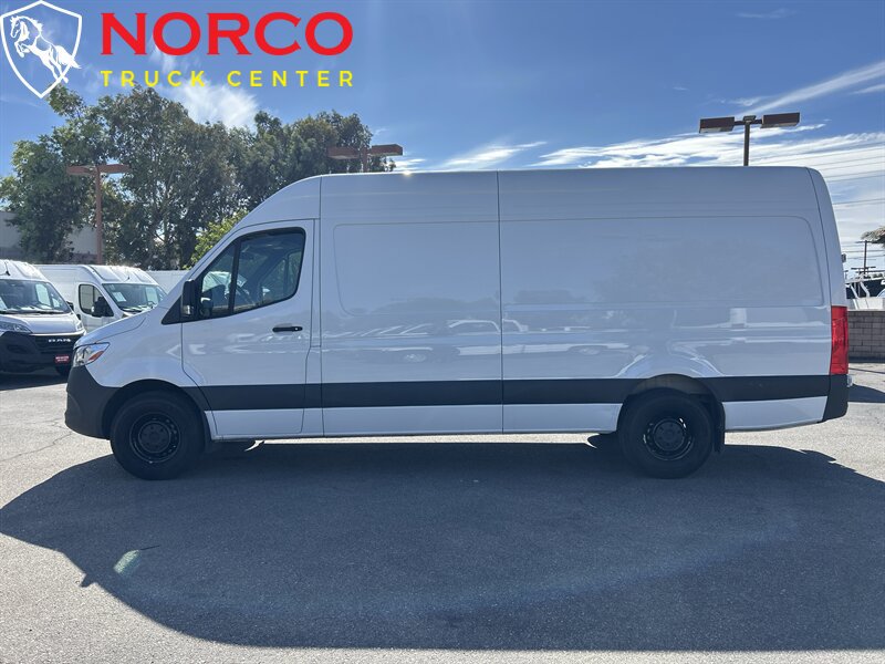 Used 2025 Mercedes-Benz Sprinter 2500 image 5