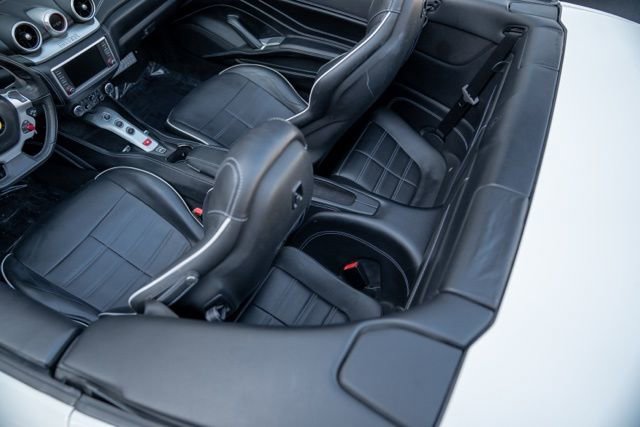 Used 2016 Ferrari California T RWD image 45