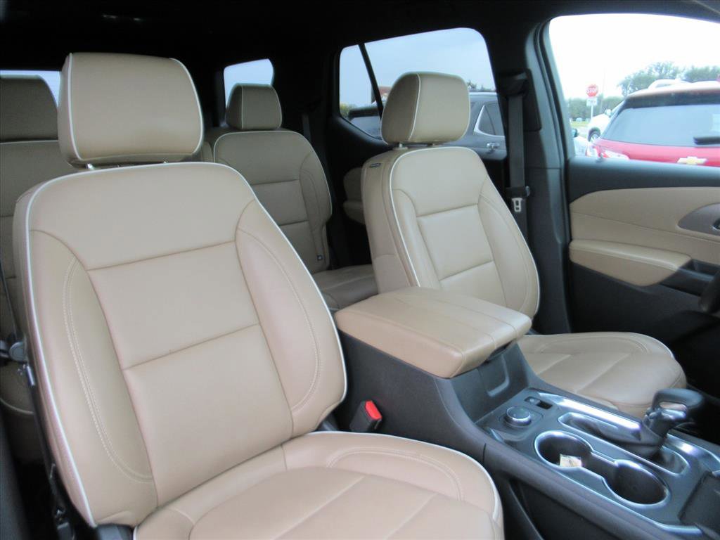 Used 2023 Chevrolet Traverse Premier image 9