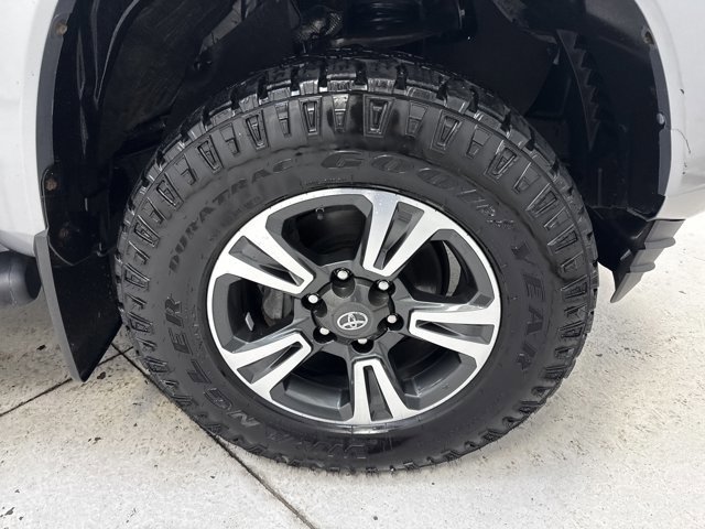 Used 2018 Toyota Tacoma TRD Sport AWD/4WD image 28