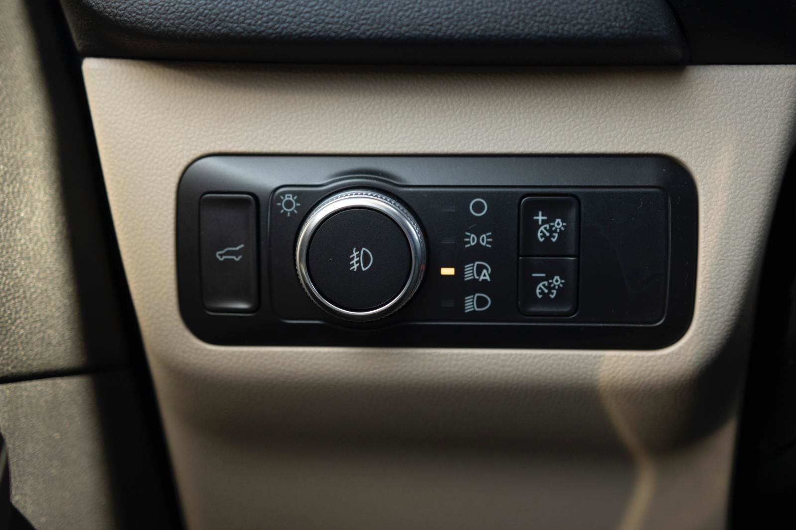 Used 2020 Ford Escape Titanium image 11