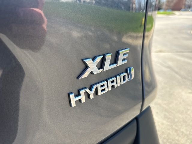 Used 2021 Toyota RAV4 XLE w/ Convenience Package image 40