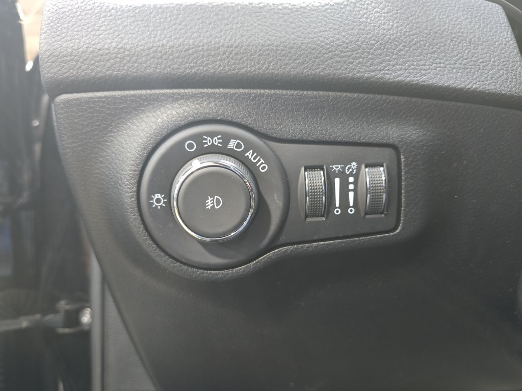 Used 2021 Jeep Compass Latitude w/ Sun and Sound Group AWD/4WD image 26
