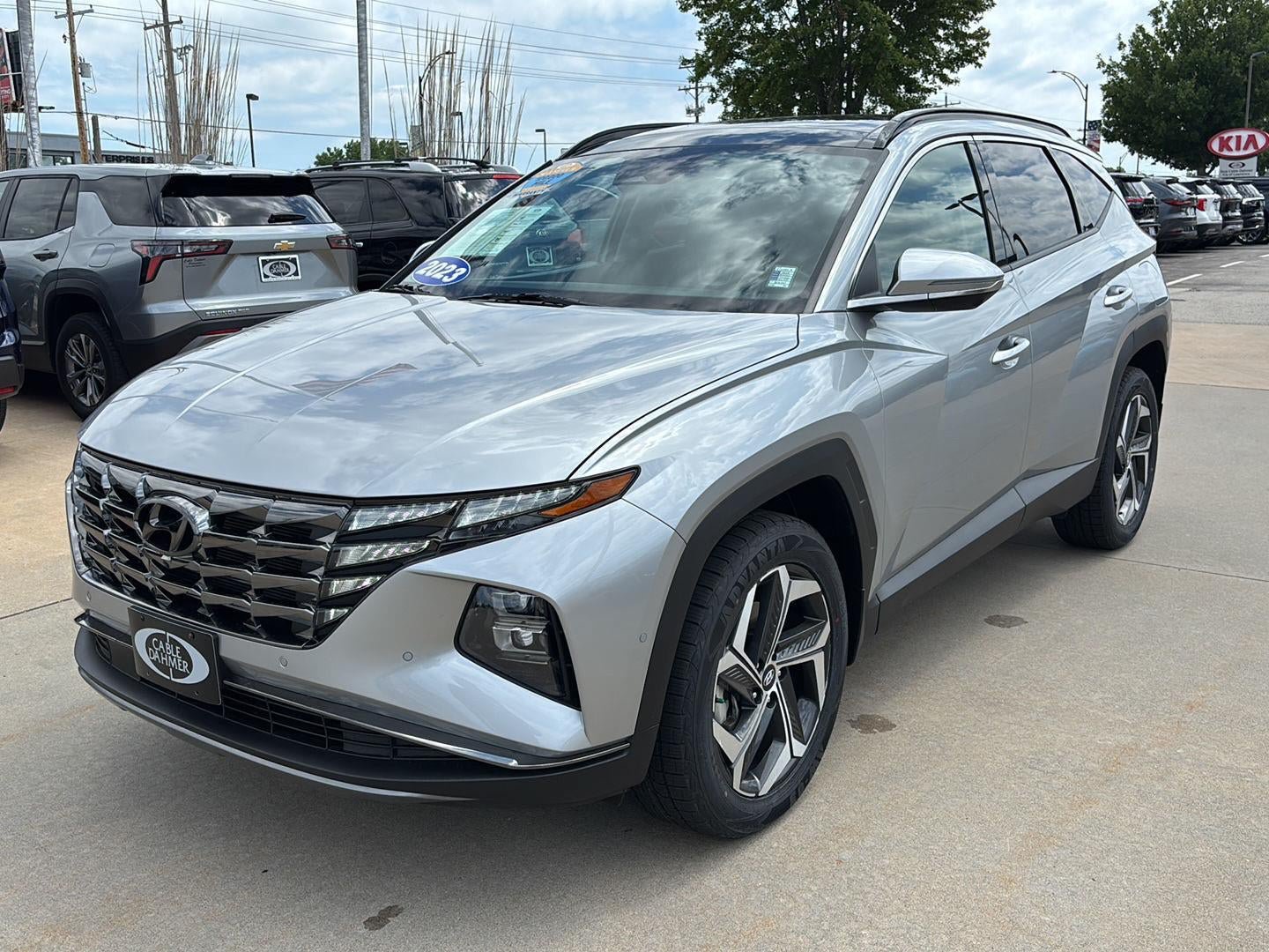 Used 2023 Hyundai Tucson Limited w/ Cargo Package AWD/4WD image 3