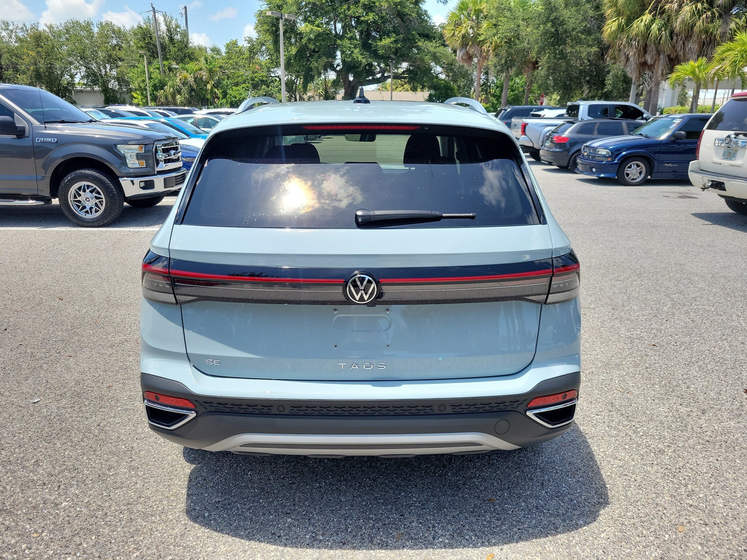 New 2026 Volkswagen Taos SE FWD image 5