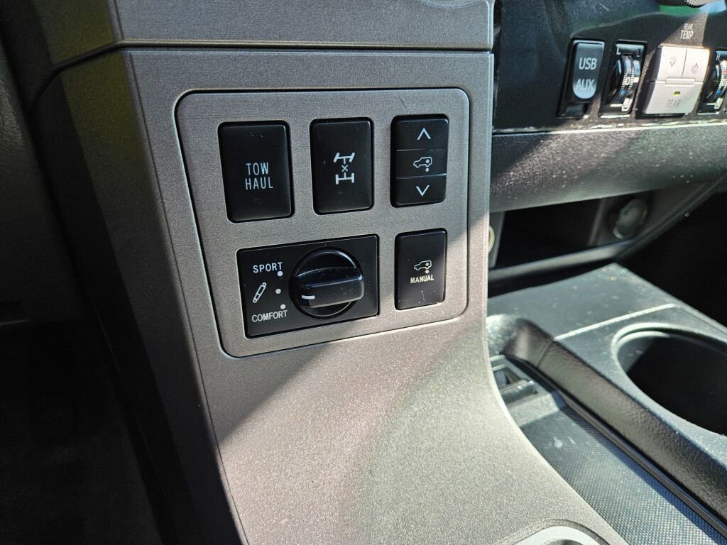 Used 2010 Toyota Sequoia Platinum AWD/4WD image 39