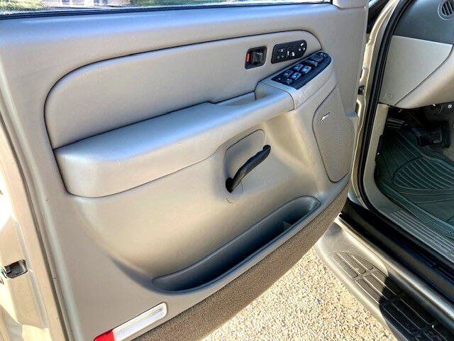 Used 2004 GMC Yukon XL SLT w/ Preferred Equipment Group image 10