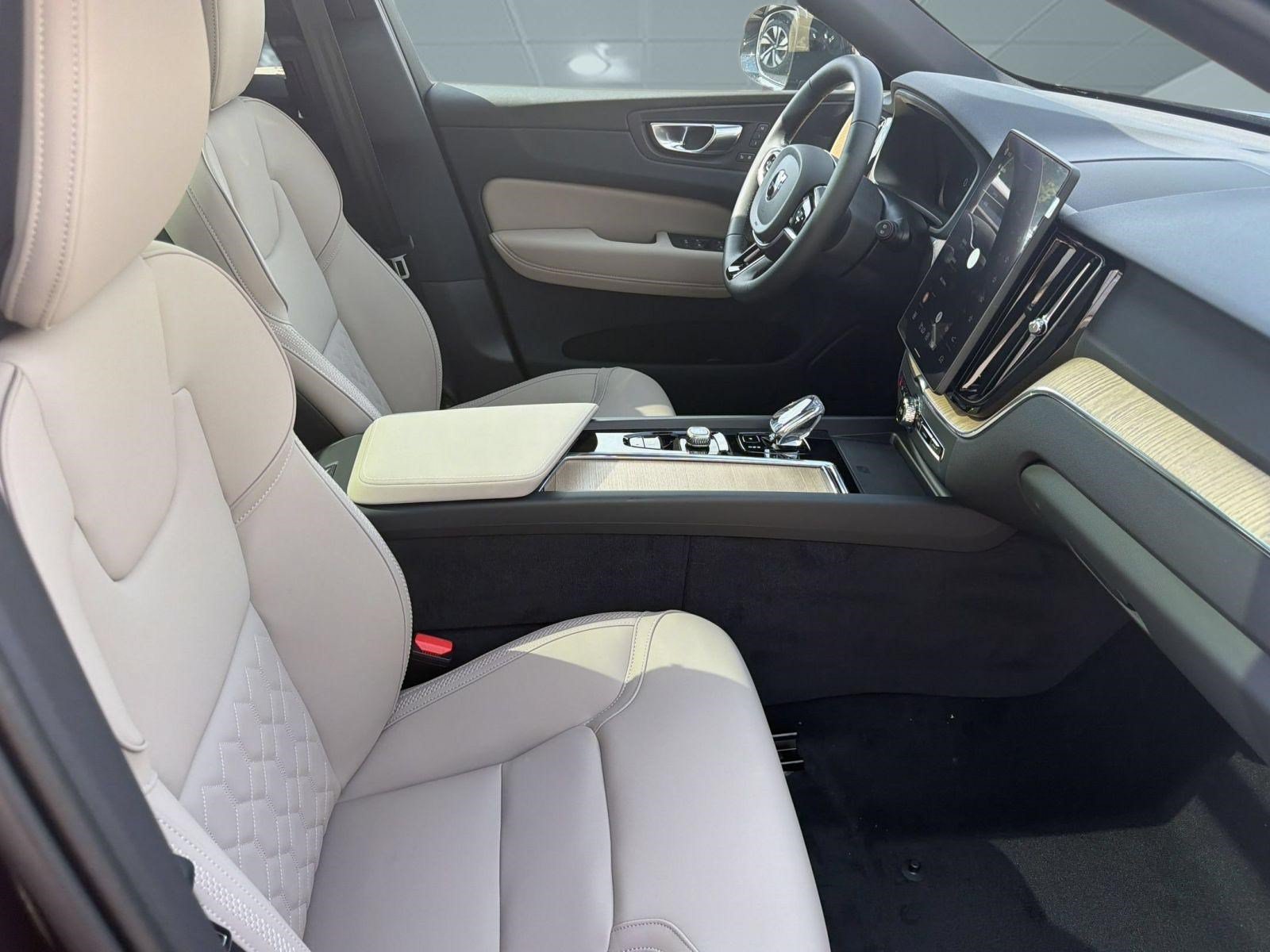 New 2026 Volvo XC60 T8 Plus w/ Protection Package Premier AWD/4WD image 21
