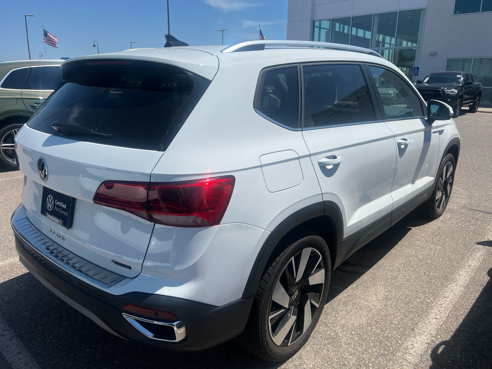 Certified 2023 Volkswagen Taos SEL AWD/4WD image 3