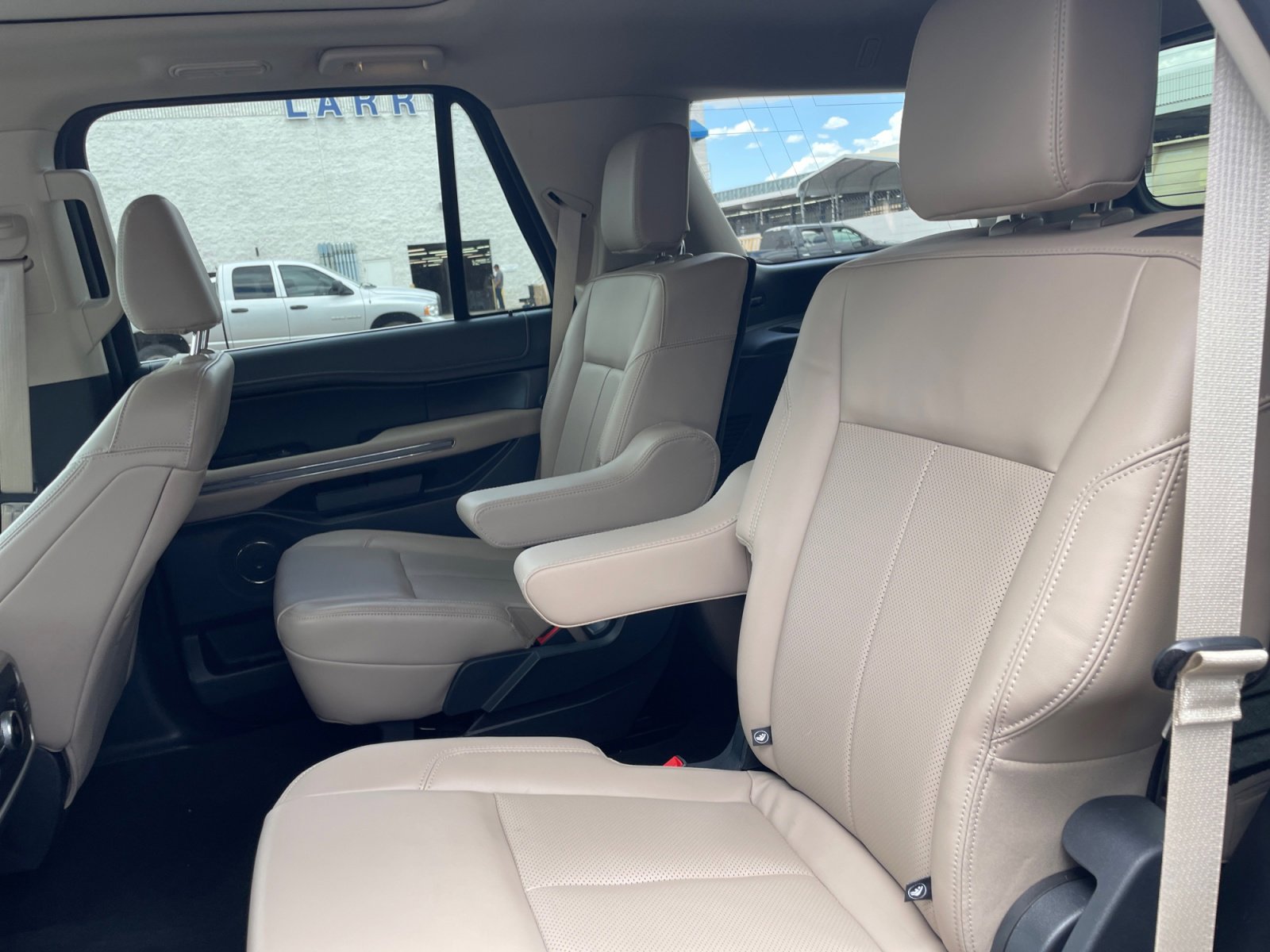 Used 2024 Ford Expedition XLT RWD image 26