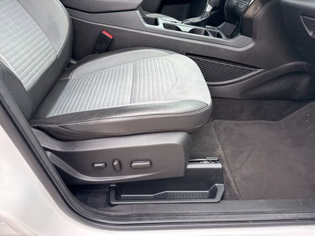 Used 2017 Ford Escape Titanium AWD/4WD image 19