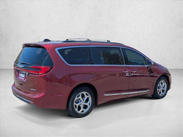 Used 2023 Chrysler Pacifica Limited FWD image 5