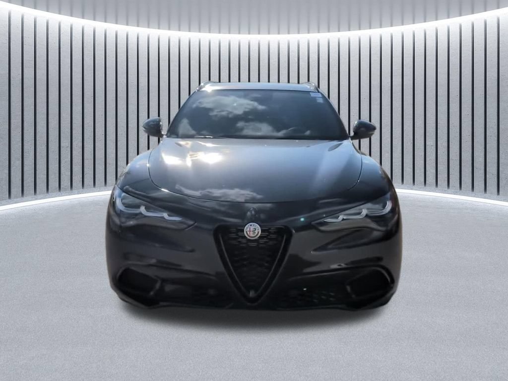 Used 2025 Alfa Romeo Stelvio Sprint AWD/4WD image 18