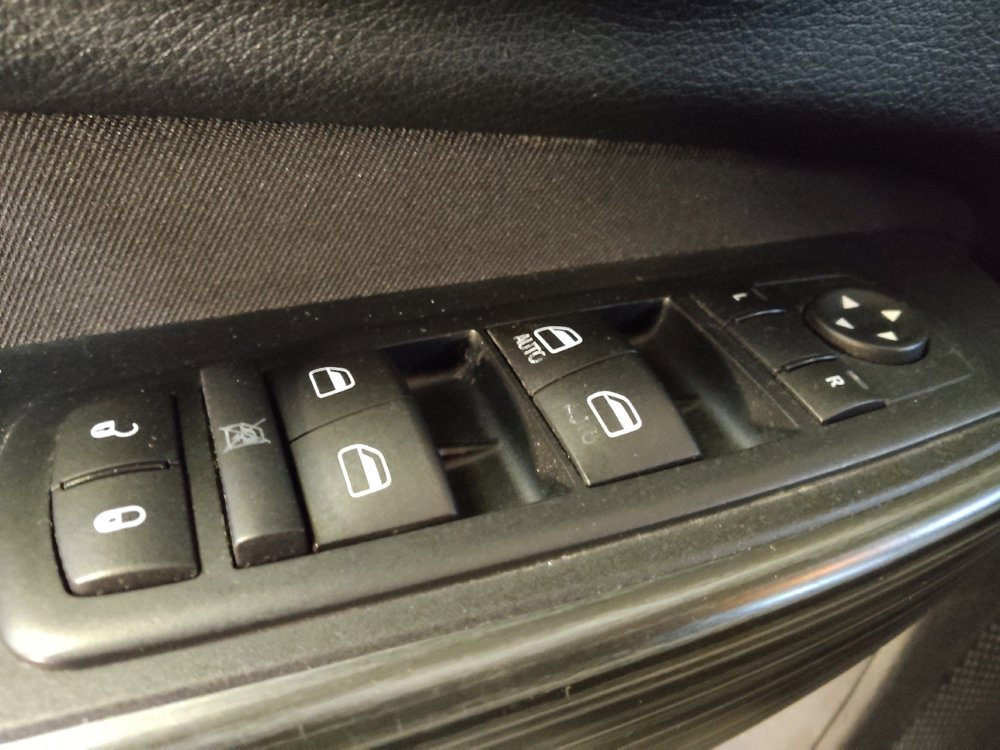 Used 2015 Jeep Cherokee Latitude image 27