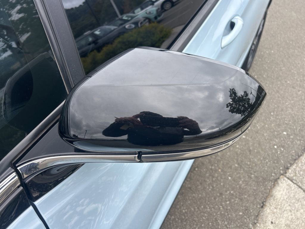 Used 2022 Chevrolet Bolt LT FWD image 9