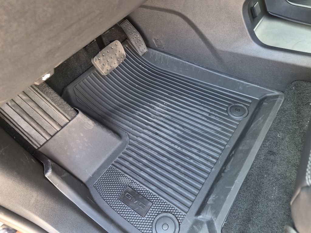 New 2027 GMC Acadia Denali w/ LPO, Floor Liner Package FWD image 21