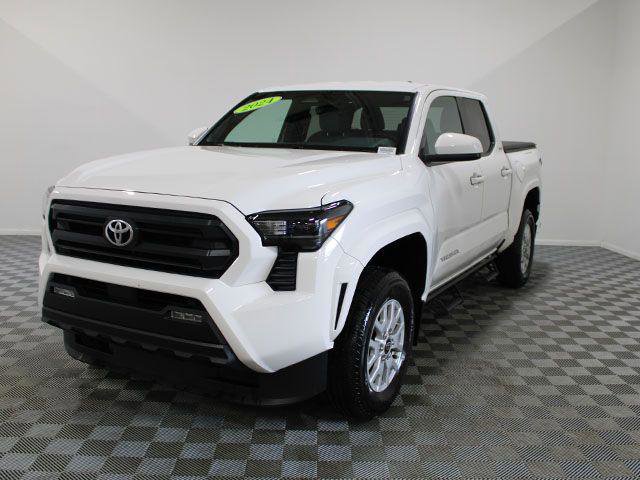 Certified 2024 Toyota Tacoma SR5 AWD/4WD image 2