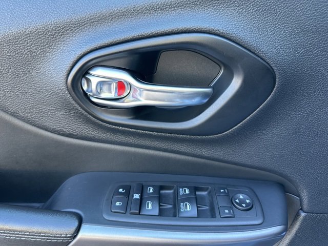 Used 2021 Jeep Cherokee Latitude image 14