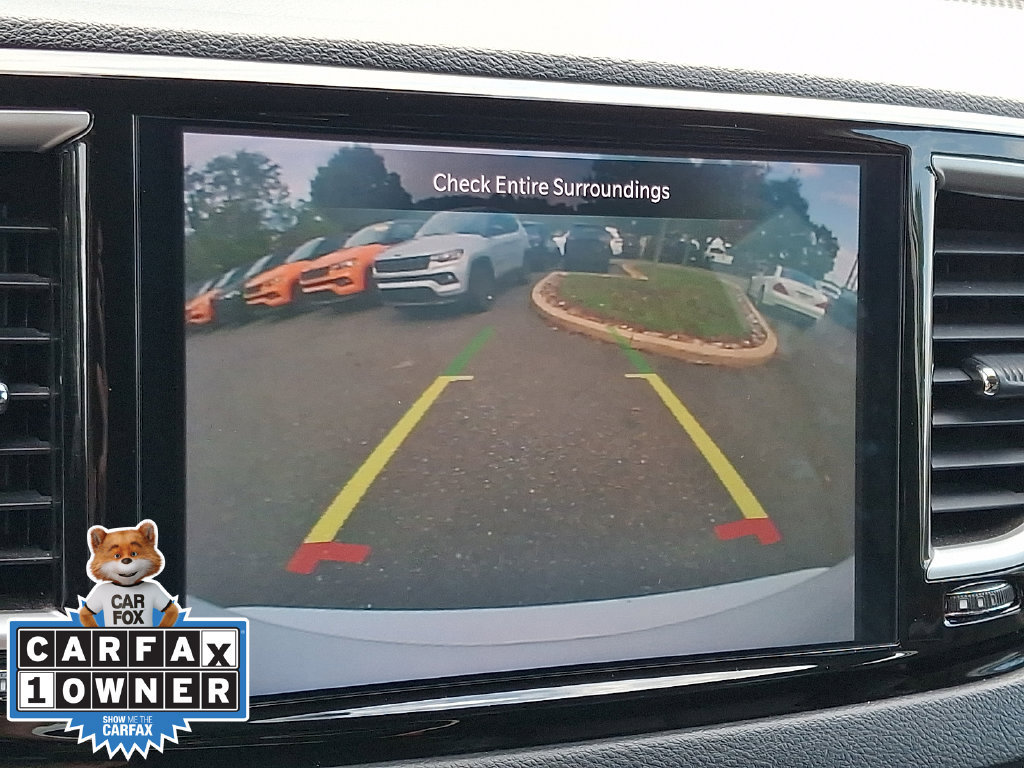 Used 2024 Chrysler Pacifica Touring-L FWD image 18
