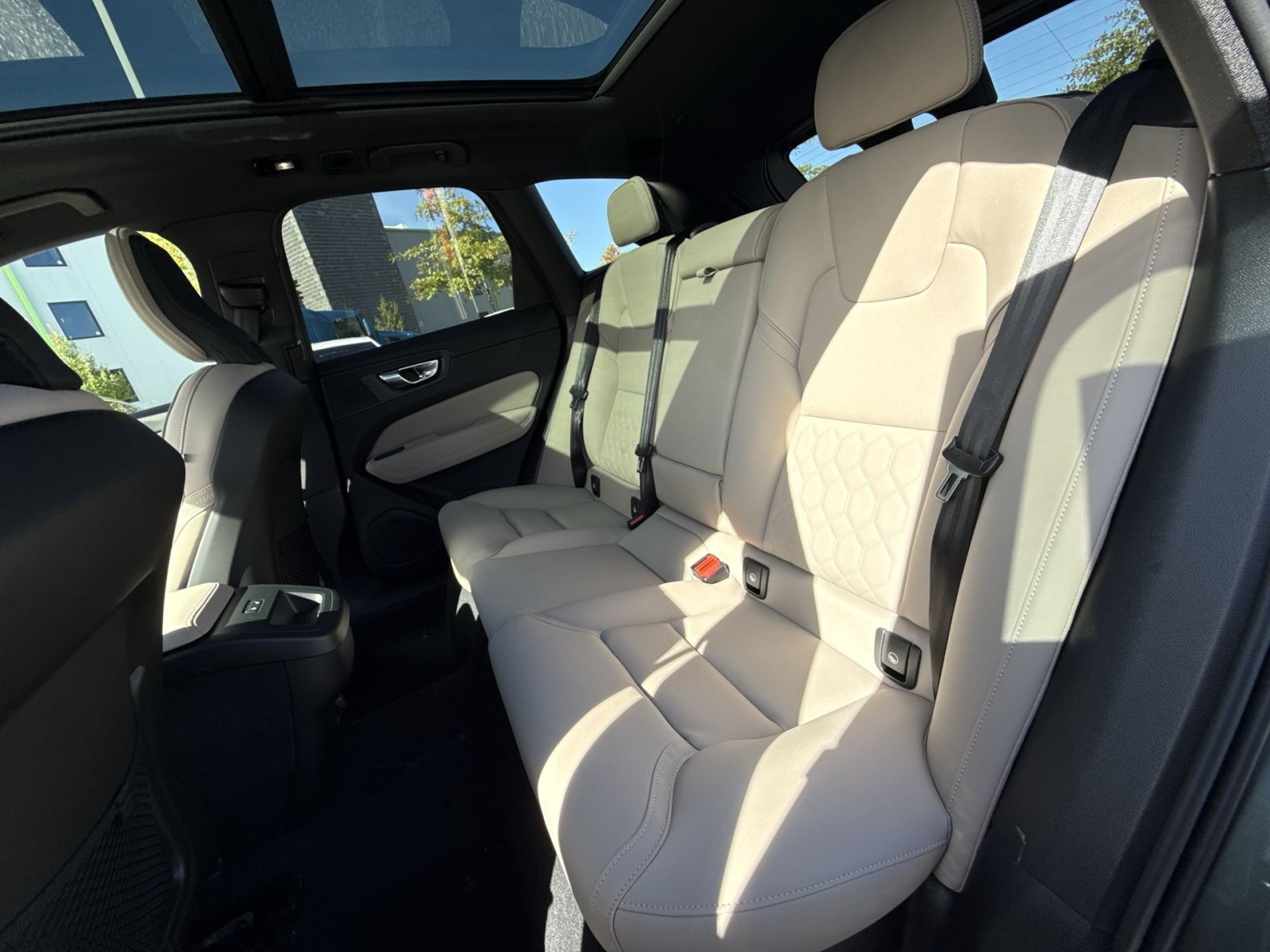 New 2027 Volvo XC60 B5 Plus AWD/4WD image 25