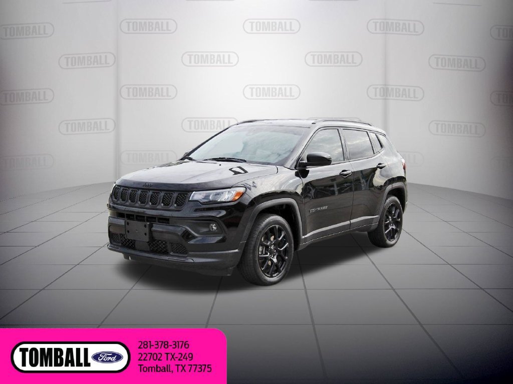 Used 2024 Jeep Compass Latitude w/ Altitude Special Edition AWD/4WD image 3