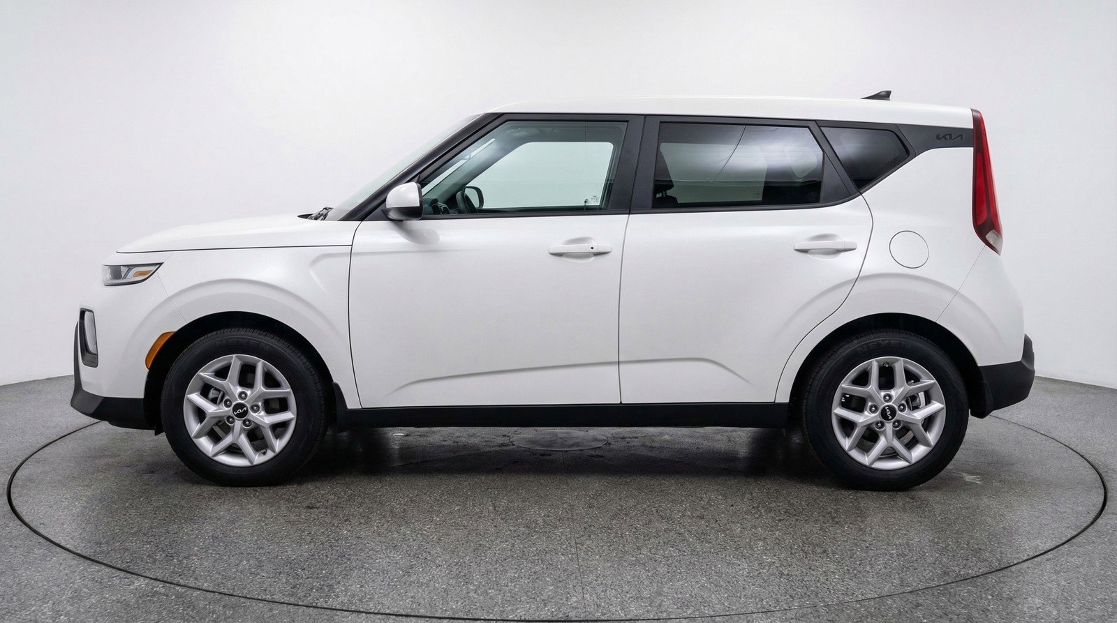 Used 2025 Kia Soul LX w/ LX Technology Package image 5