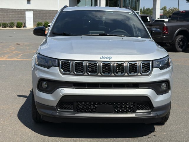 Used 2025 Jeep Compass Latitude AWD/4WD image 16